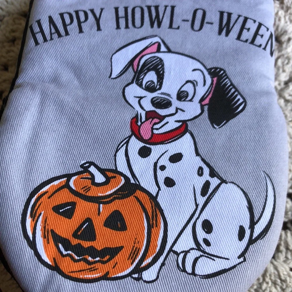 Disney Halloween 101 Dalmatians HAPPY HOWL-O-WEEN Oven Mitts